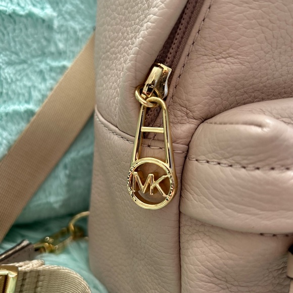 MICHAEL KORS
RARE Slater MINI Pebbled Leather Convertible Backpack - Picture 4 of 11